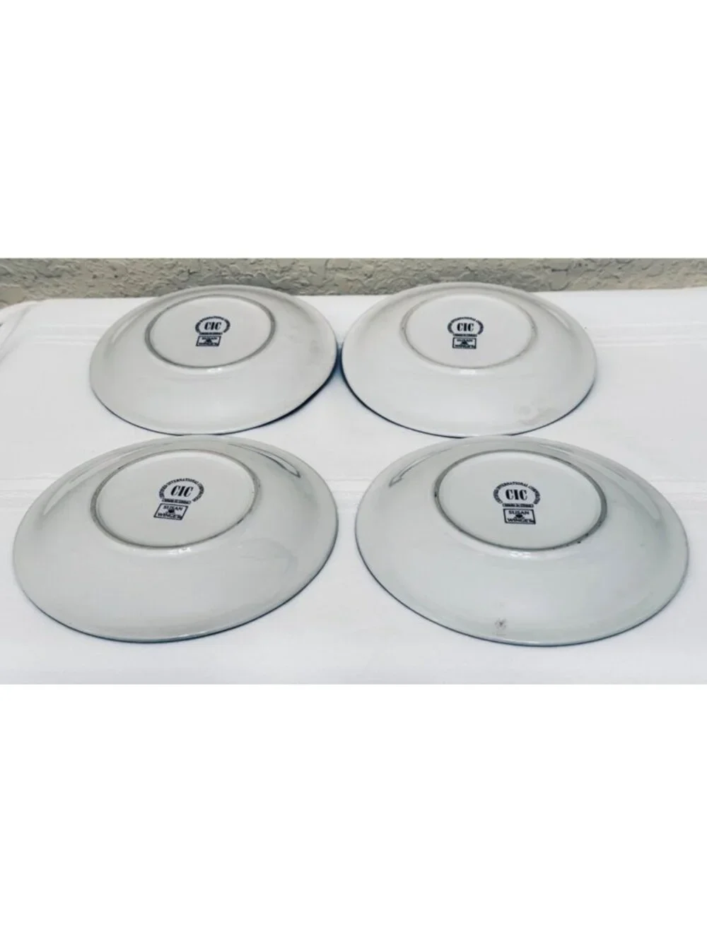 4 Father Christmas Salad Dessert Plates Susan Winget Certified International